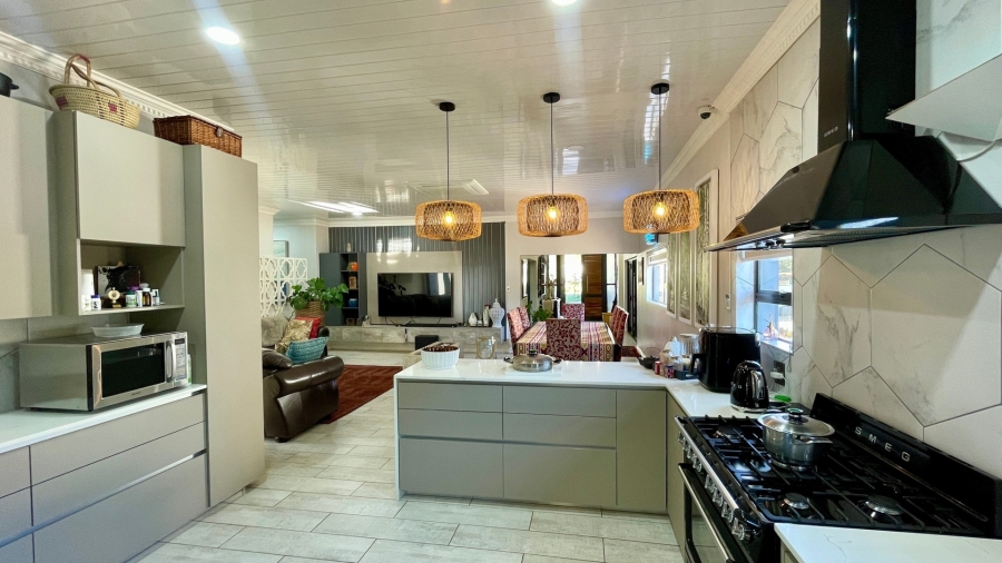 To Let 6 Bedroom Property for Rent in Wilkoppies North West